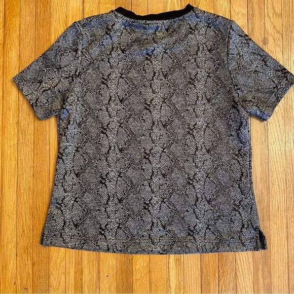 CHICO'S - SNAKEPRINT TEE - SIZE 0P - Picture 6 of 6